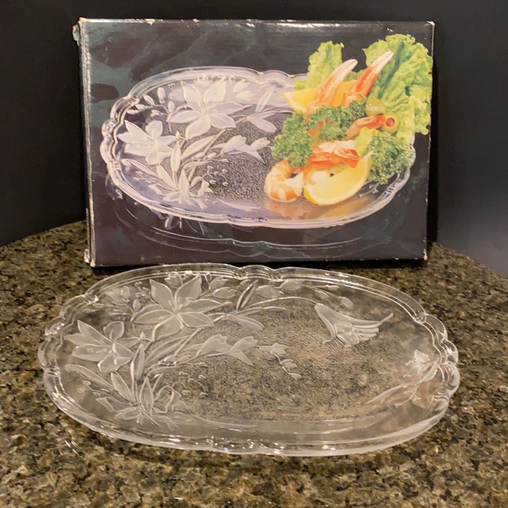 Serving dish Savior Vivre Tiger Lily oblong Crystal Server 10”